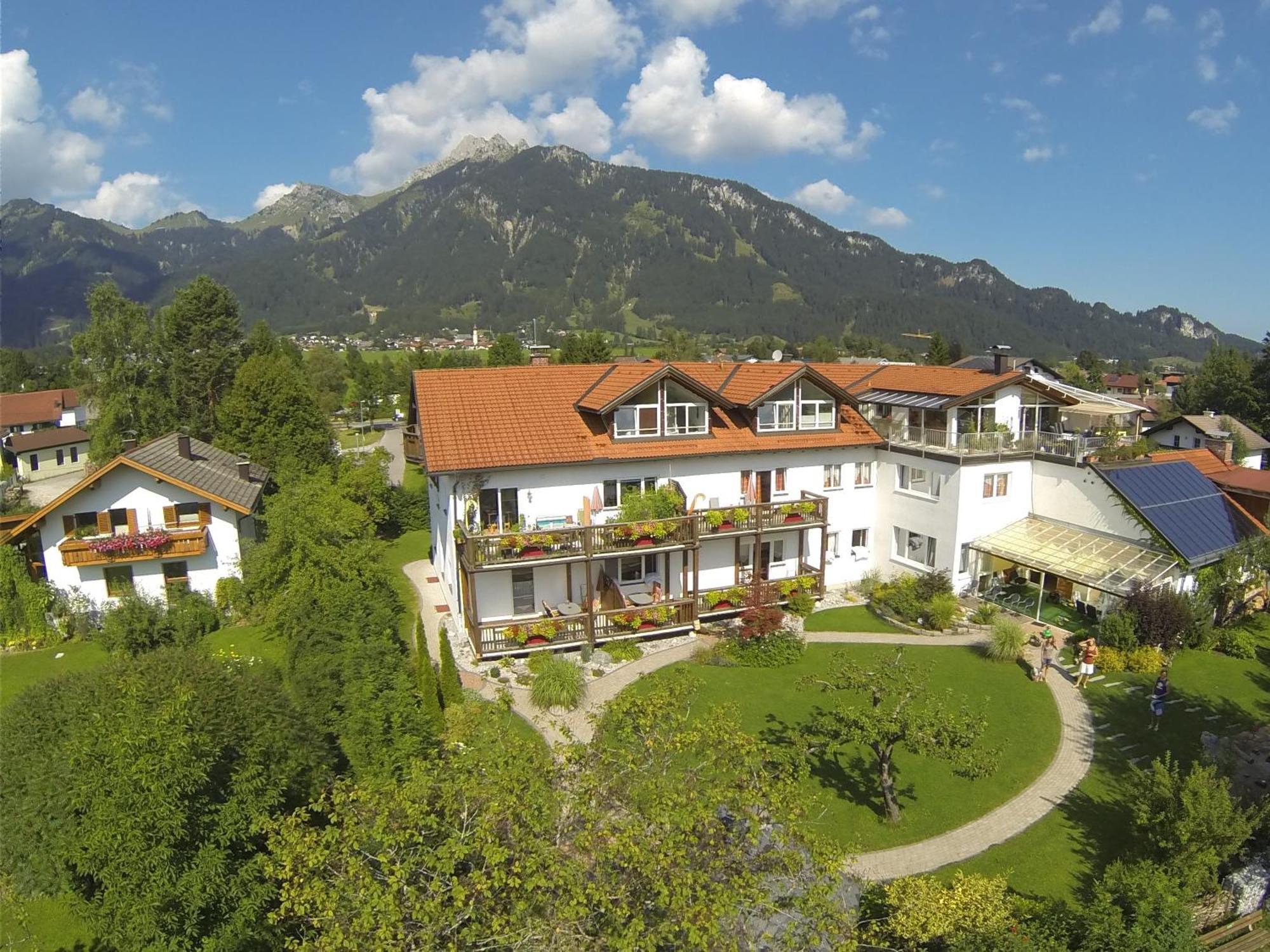 Pension Beim Kruemmling Reutte Exterior photo