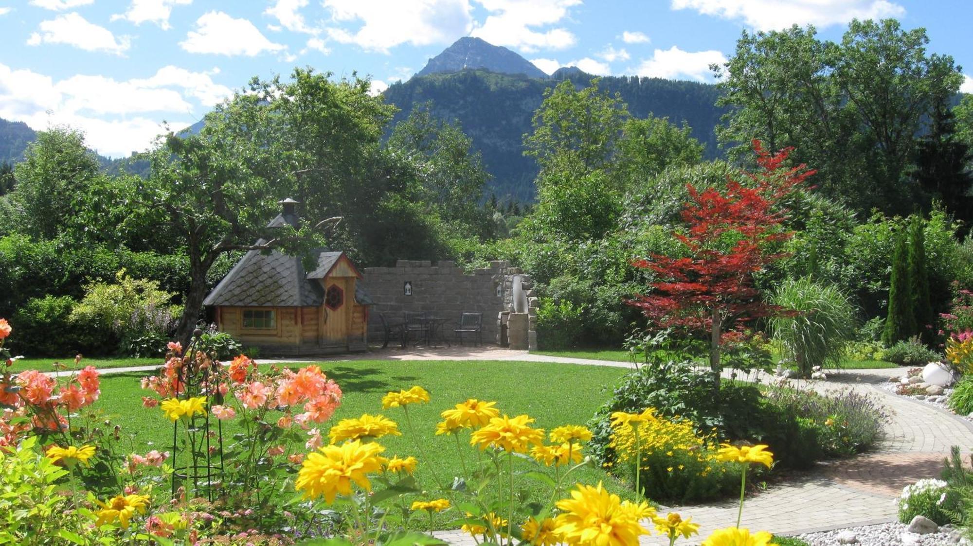 Pension Beim Kruemmling Reutte Exterior photo