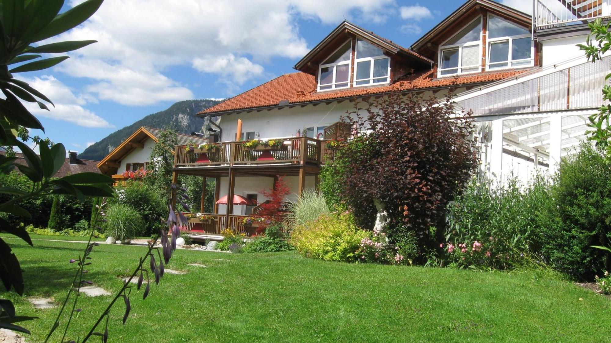 Pension Beim Kruemmling Reutte Exterior photo