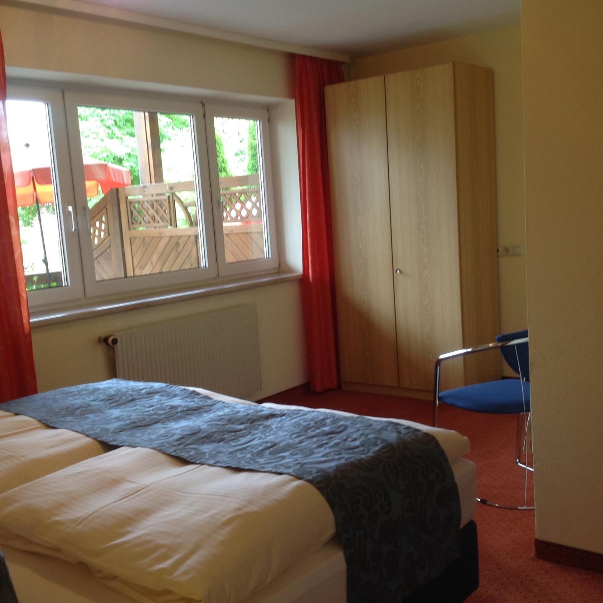 Pension Beim Kruemmling Reutte Room photo